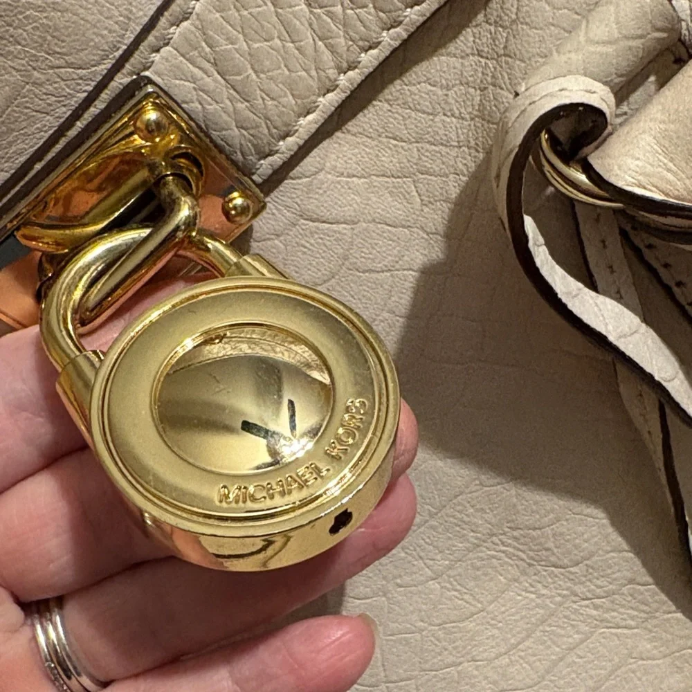 Michael Kors Elegant Tan Saffiano Leather Handbag